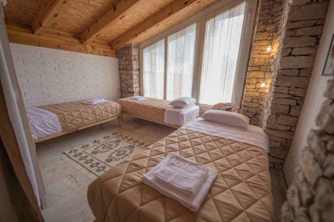 Hostel Mosaic Tirana